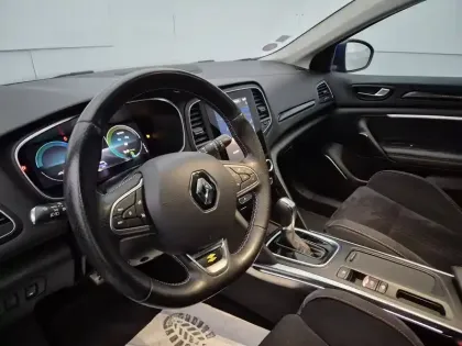 Photo 11 Renault Megane Mégane IV Berline E-TECH Plug-In Hybride 160