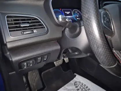 Photo 25 Renault Megane Mégane IV Berline E-TECH Plug-In Hybride 160