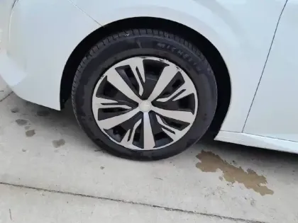 Photo 10 Peugeot 208  PureTech 100 S&S BVM6