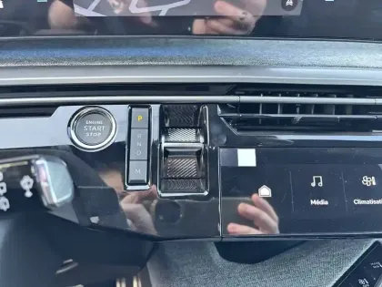 Photo 13 Peugeot 5008  Hybrid 145 e-DCS6