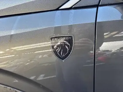 Photo 27 Peugeot 5008  Hybrid 145 e-DCS6