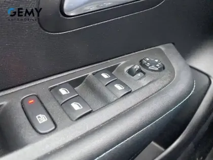 Photo 23 Peugeot 208  Electrique 50 kWh 136ch