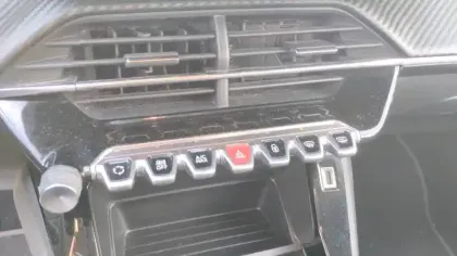 Photo 21 Peugeot 208  PureTech 75 S&S BVM5