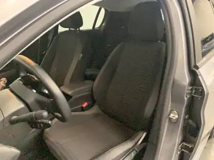 Photo 9 Peugeot 208  Electrique 50 kWh 136ch