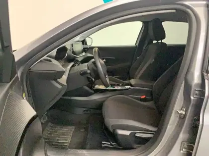 Photo 8 Peugeot 208  Electrique 50 kWh 136ch