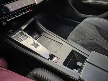 Photo 12 Peugeot 308  PureTech 130ch S&S EAT8