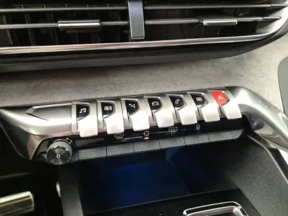 Photo 14 Peugeot 3008  BlueHDi 130ch S&S EAT8