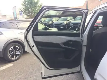 Photo 11 Peugeot 5008  Hybrid 145 e-DCS6