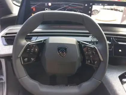 Photo 17 Peugeot 5008  Hybrid 145 e-DCS6