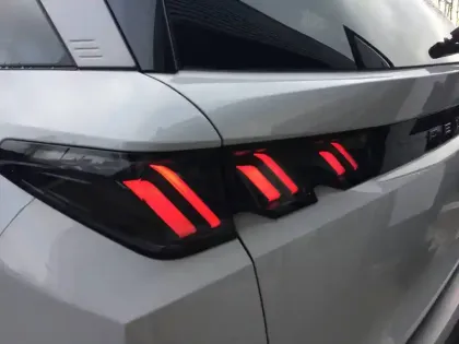 Photo 25 Peugeot 5008  Hybrid 145 e-DCS6