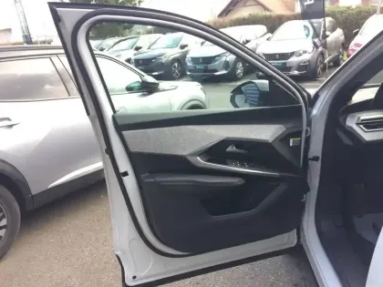 Photo 16 Peugeot 5008  Hybrid 145 e-DCS6