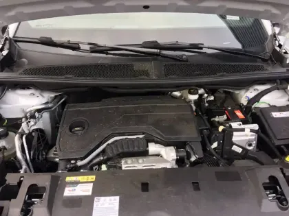 Photo 24 Peugeot 5008  Hybrid 145 e-DCS6