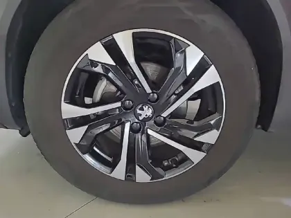 Photo 12 Peugeot 2008  PureTech 130 S&S BVM6