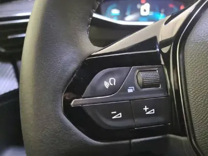 Photo 27 Peugeot 2008  PureTech 130 S&S BVM6