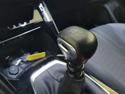 Photo 13 Peugeot 2008  PureTech 130 S&S BVM6