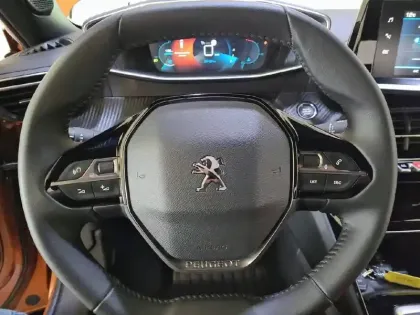 Photo 8 Peugeot 2008  PureTech 130 S&S BVM6