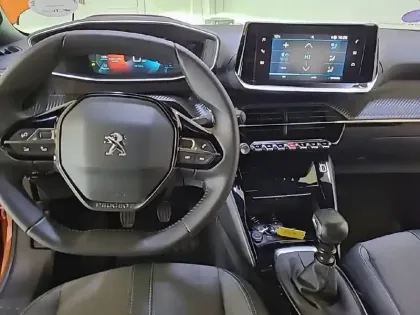 Photo 7 Peugeot 2008  PureTech 130 S&S BVM6