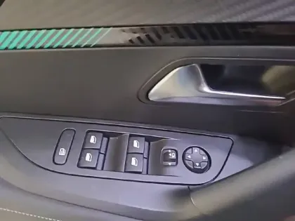 Photo 30 Peugeot 2008  PureTech 130 S&S BVM6