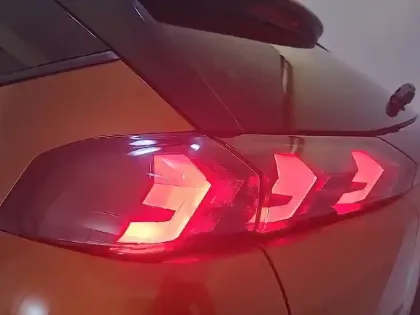 Photo 16 Peugeot 2008  PureTech 130 S&S BVM6