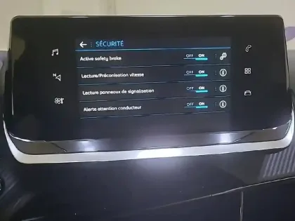 Photo 21 Peugeot 2008  PureTech 130 S&S BVM6