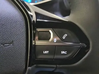 Photo 28 Peugeot 2008  PureTech 130 S&S BVM6