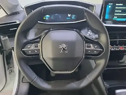 Photo 40 Peugeot 208  PureTech 100 S&S BVM6