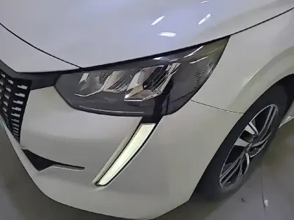 Photo 47 Peugeot 208  PureTech 100 S&S BVM6