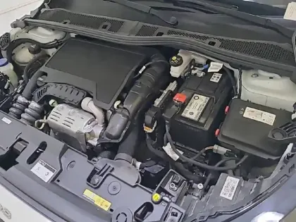 Photo 46 Peugeot 208  PureTech 100 S&S BVM6