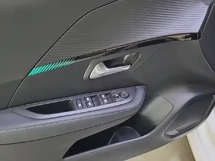 Photo 63 Peugeot 208  PureTech 100 S&S BVM6