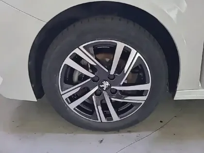 Photo 12 Peugeot 208  PureTech 100 S&S BVM6