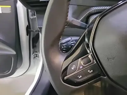 Photo 61 Peugeot 208  PureTech 100 S&S BVM6