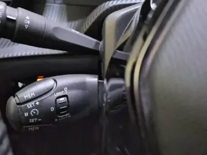 Photo 26 Peugeot 208  BlueHDi 100 S&S BVM6