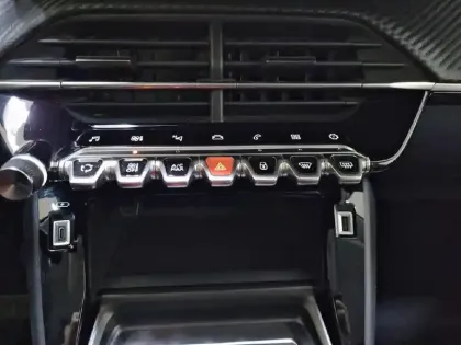 Photo 24 Peugeot 208  BlueHDi 100 S&S BVM6