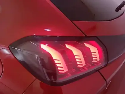 Photo 16 Peugeot 208  BlueHDi 100 S&S BVM6