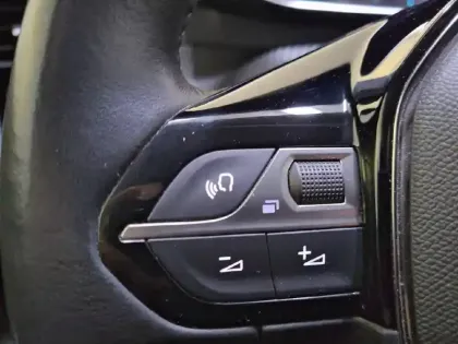 Photo 27 Peugeot 208  BlueHDi 100 S&S BVM6