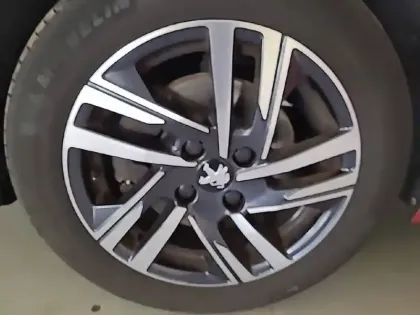 Photo 12 Peugeot 208  BlueHDi 100 S&S BVM6