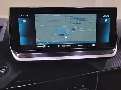 Photo 18 Peugeot 208  BlueHDi 100 S&S BVM6