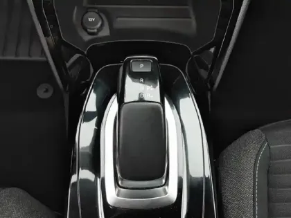 Photo 7 Peugeot 208  Electrique 50 kWh 136ch