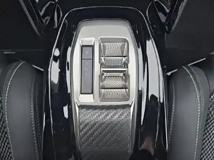 Photo 13 Peugeot 208  Hybrid 145 e-DCS6