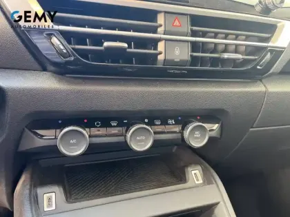 Photo 54 Citroën C4 e- 136 ch Automatique