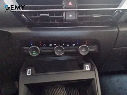 Photo 14 Citroën C4 e- 136 ch Automatique