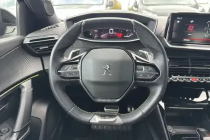 Photo 11 Peugeot 2008  PureTech 155 S&S EAT8