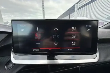 Photo 14 Peugeot 2008  PureTech 155 S&S EAT8