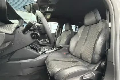 Photo 8 Peugeot 2008  PureTech 155 S&S EAT8