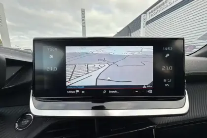 Photo 16 Peugeot 2008  PureTech 155 S&S EAT8