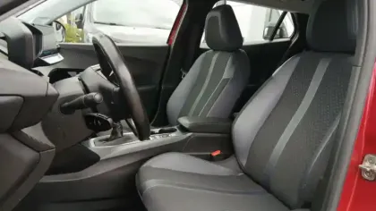 Photo 9 Peugeot 2008  PureTech 130 S&S BVM6