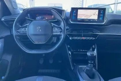 Photo 46 Peugeot 2008  PureTech 130 S&S BVM6