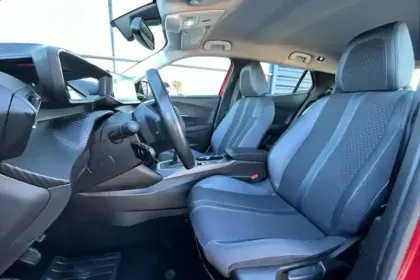 Photo 43 Peugeot 2008  PureTech 130 S&S BVM6