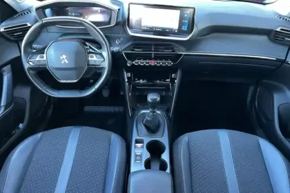 Photo 45 Peugeot 2008  PureTech 130 S&S BVM6