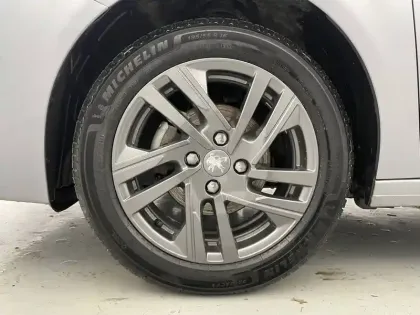 Photo 18 Peugeot 208  PureTech 75 S&S BVM5